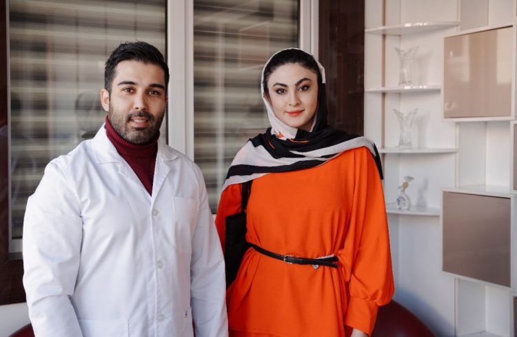 خانم مریم مومِن